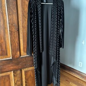Chic Black Velvet Striped Duster
